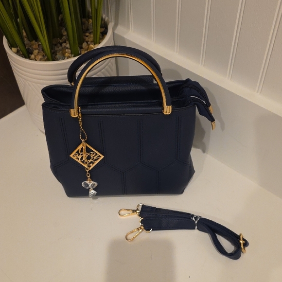 Elegant Navy Blue Handbag with Gold Accents - Picture 3 of 6